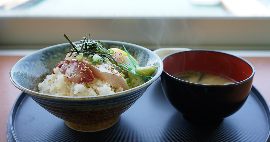 ハマチの漬け丼