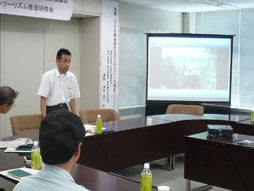 写真：研修会講師の津寺係長