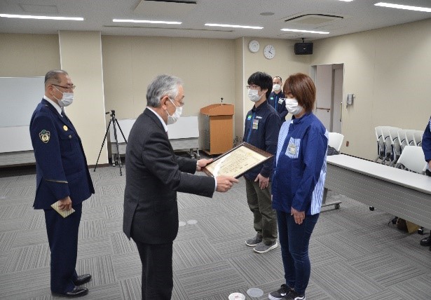 感謝状贈呈の写真1人目