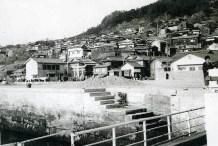 男木港と集落風景