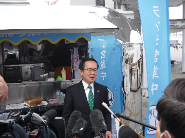 池田知事があいさつする様子