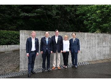 直島地中美術館前の集合写真