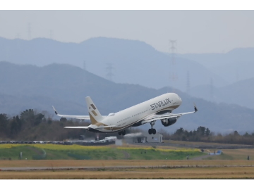 飛行機が離陸する様子