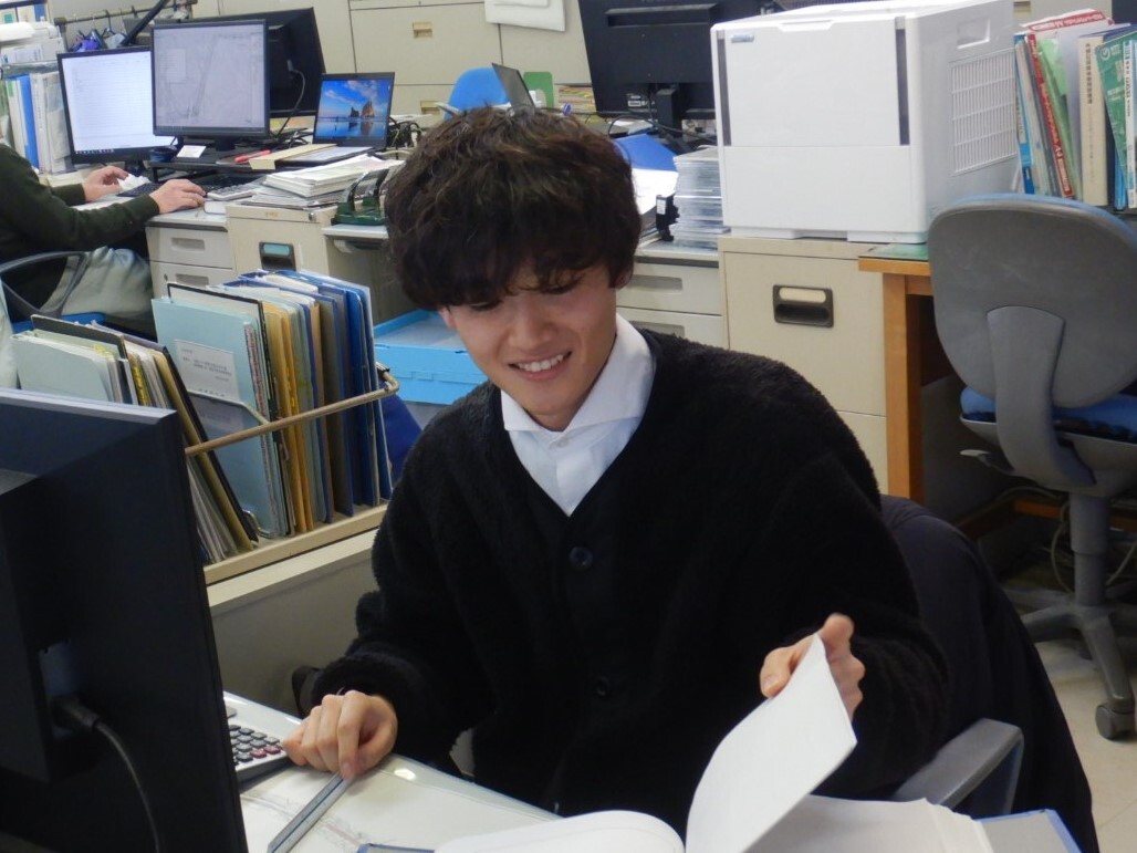 設計書を作成している様子