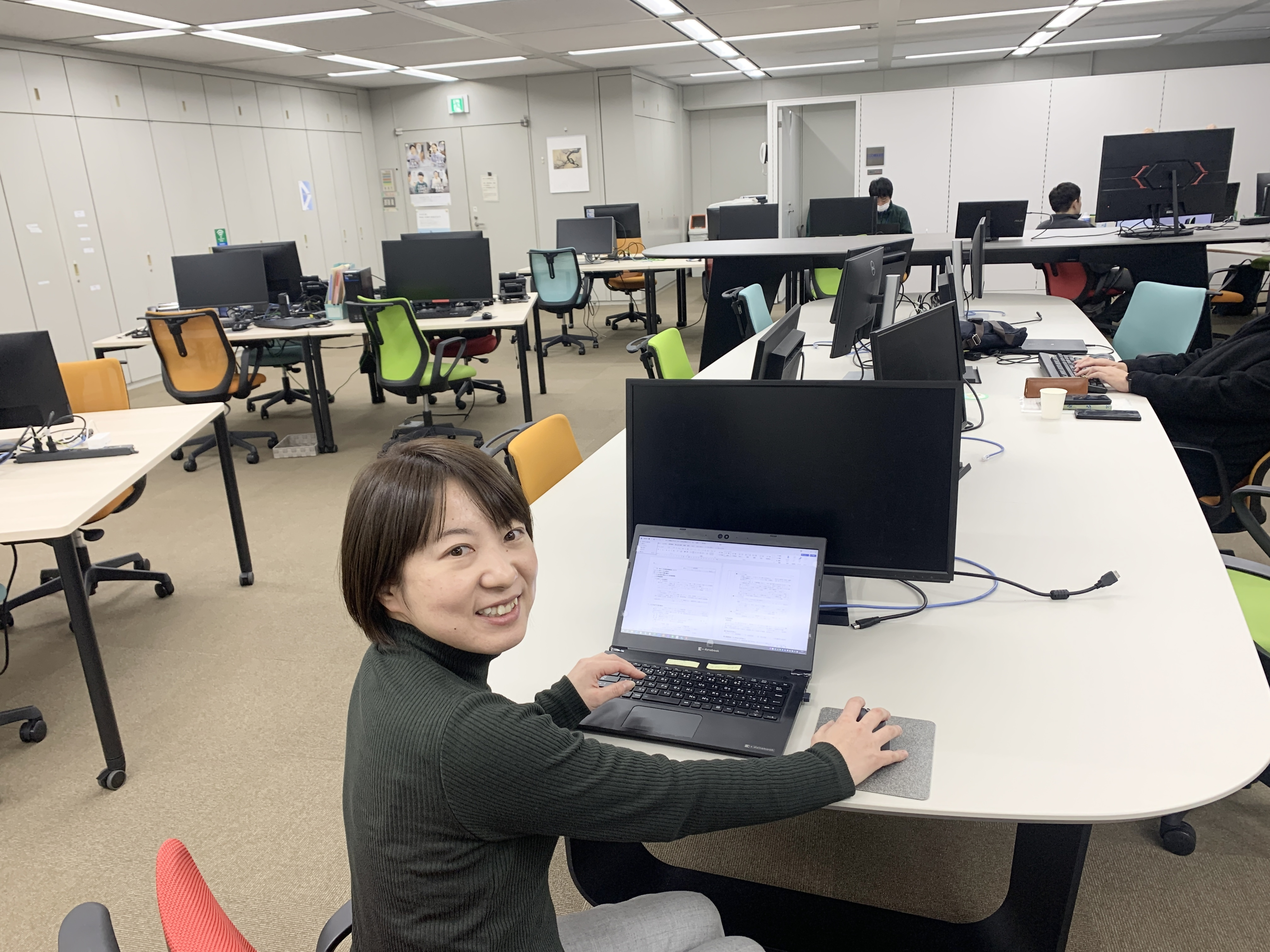 フリーアドレスの職場で快適にお仕事