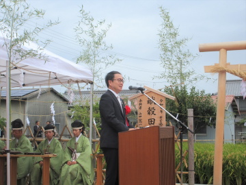 知事があいさつをしている